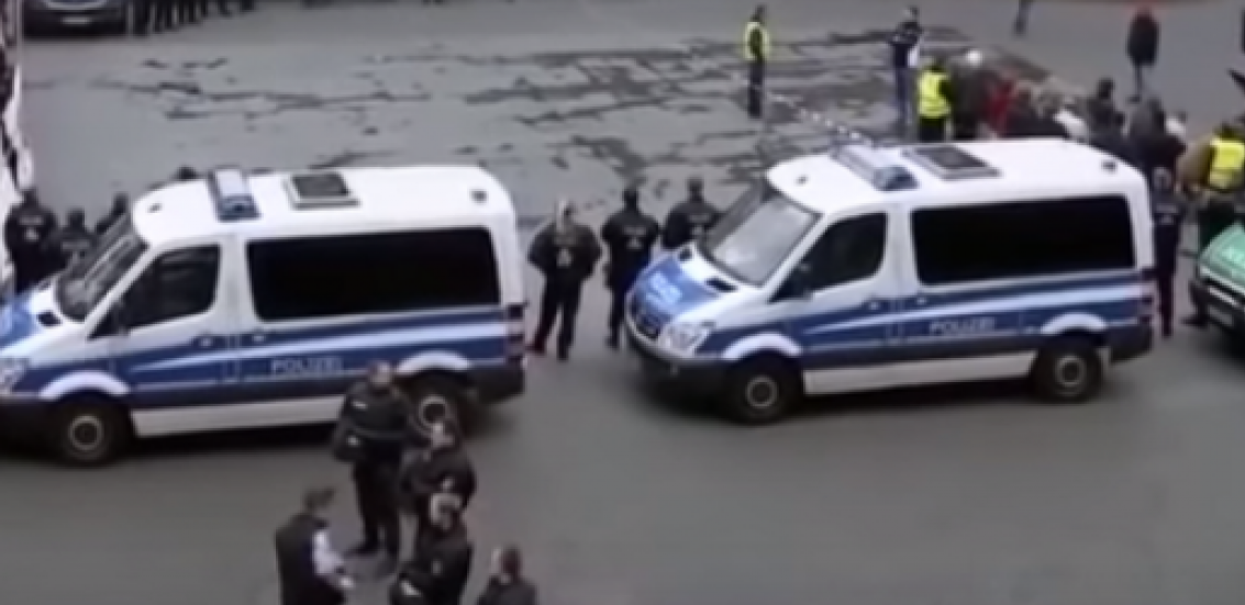 NEVIĐENA DRSKOST U NEMAČKOJ Srbin i dvojica Crnogoraca obili automobil naočigled vlasnika!