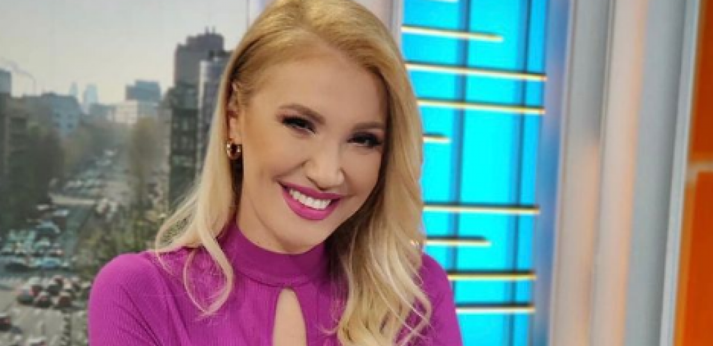 NEVEROVATNA TRANSFORMACIJA BOJANE RISTIVOJEVIĆ! Voditeljka se nakon tri meseca od porođaja vratila na male ekrane, a više ne izgleda isto! (FOTO)
