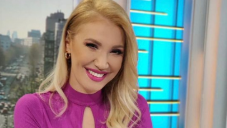 LEPA VODITELJKA POKAZALA MAJKU Bojana Ristivojević uživa u blaženom stanju, a sad je otkrila na koga je povukla lepotu (FOTO)