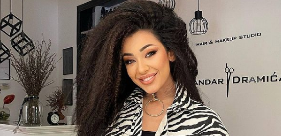 Neprestano pišu poruke, viđaju se kad god mogu: Sanja Vučić uhvaćena sa mlađim i zgodnim Italijanom u prisnom zagrljaju! (FOTO)