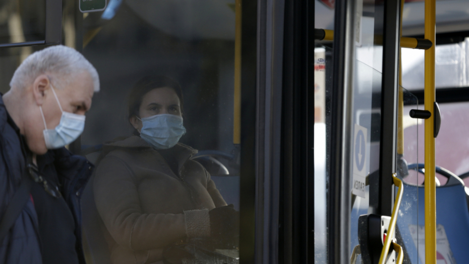SCENA U GRADSKOM PREVOZU OTOPILA SRCA PUTNIKA Ljubav nije umrla (FOTOGRAFIJA)