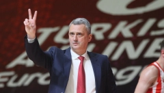 U DRUGOM POLUVREMENU JE POČELA "TUČA BIKOVA"! Mesina ljut na sudije, Radonjić zna šta je presudilo