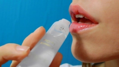 SAJAJ ZA USNE: Ponovo je u trendu, ali mnogi greše prilikom njegovog nanošenja