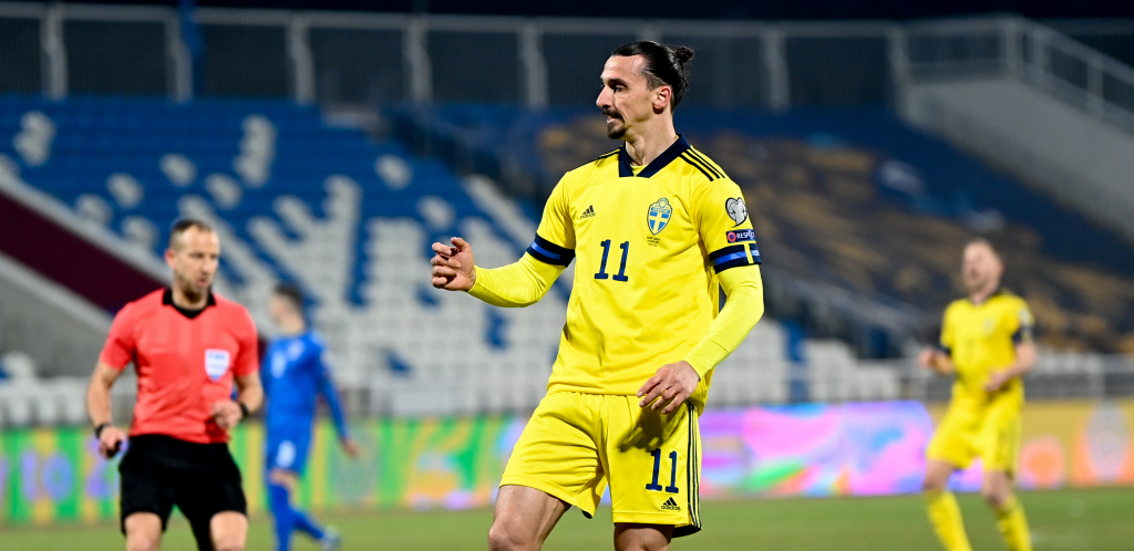 NIJE MOGAO DA SAKRIJE ZADOVOLJSTVO! Čak i Zlatan ima svog idola,  ovako izgleda kada se sastanu dve legende (FOTO)