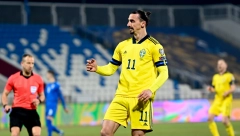 NIJE MOGAO DA SAKRIJE ZADOVOLJSTVO! Čak i Zlatan ima svog idola,  ovako izgleda kada se sastanu dve legende (FOTO)