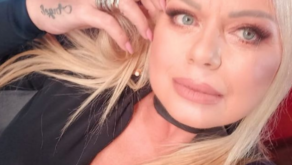 ZORANA PAVIĆ OPLELA PO KLONIRANIM KOLEGINICAMA Pevačica smatra da njoj ništa veštačko ne bi stajalo
