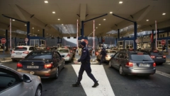 GUŽVE NA GRANIČNIM PRELAZIMA Ogromne kolone vozila, na Horgošu i Kelebiji se čeka bar dva sata