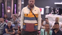 NEĆE DOBITI NI DINARA! Janjuš se uživo u programu odrekao braće kada je saznao da žele Maju za snajku!
