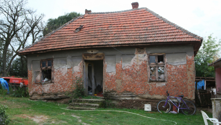 Nezapamćena tragedija kod Lebana: Devojčica (2) preminula u porodičnoj kući, majka privedena na razgovor