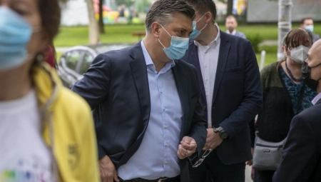 SKANDAL U HRVATSKOJ Na crkvi objavili poruku protiv Srba: Dobro razmislite za koga glasate!