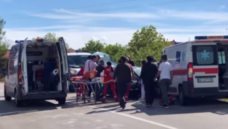 TEŽAK UDES NA AUTO-PUTU U BEOGRADU: Automobil totalno uništen nakon udara, završio u suprotnoj traci!