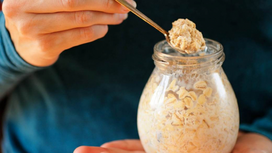 UMESTO DORUČKA Napitak od 2 sastojka čisti creva od sluzi, fekalnih naslaga i parazita i izvodi se samo jednom godišnje