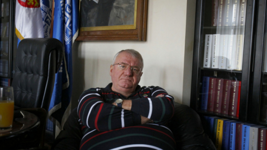 ŠEŠELJ PONOVO NERVIRA AMERE Strani ambasador ušetao u sedište radikala, pa obavio važan razgovor sa vojvodom (FOTO)