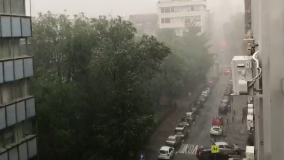 RHMZ IZDAO UPOZORENJE! Pljuskovi i grmljavina stižu u Srbiju!
