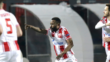 SLIKA KOJA ĆE ODUŠEVITI "DELIJE" Kanga se pohvalio srpskim dokumentima! (FOTO)