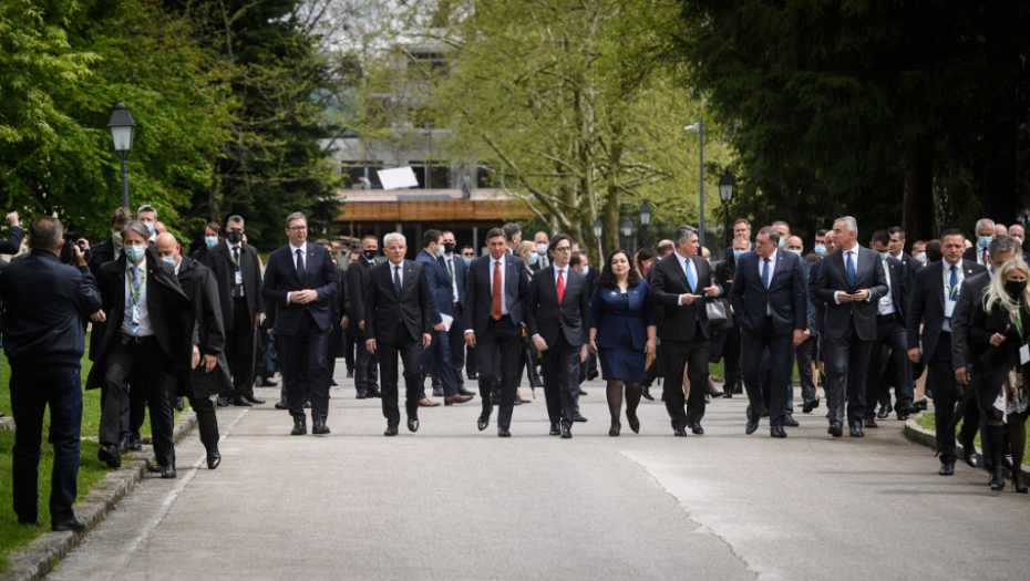 OTKRIVEN PLAN ZA UBISTVO VUČIĆA Preseći predsedničku kolonu i otvoriti vatru iz mitraljeza, a zatim oružani upad i preuzimanje vlasti u Srbiji