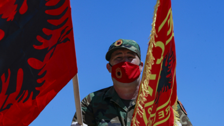 ALBANSKE ORUŽANE SNAGE STIŽU NA KOSOVO Grupa od 30 komandosa služiće zajedno sa trupama Hrvatske i Italije