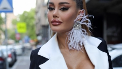 KAO OD MAJKE ROĐENA Ana Korać pokazala silikone, od brushaltera ni traga, pratioci je uništili: Je l' moguće da si toliko prosta? (FOTO)