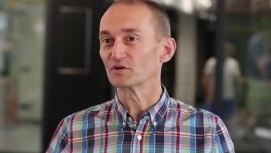 DOKTOR DUŠKO ILIĆ TVRDI: Ako žene sede u ovom položaju, trajno šire kukove, a zadnjica im postaje ravna