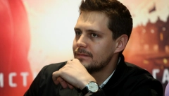 POVUKAO SE IZ JAVNOSTI NAKON SKANDALA! Miloš Biković konačno pokazao novu devojku, potez glumca bacio sve u rebus (FOTO)