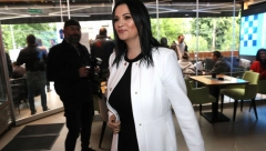 JANA OTVORILA DUŠU O SUPRUGU! Evo šta je poručila o njemu, a čime njene mnoge koleginice ne mogu da se pohvale!