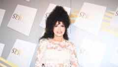 PREPLANULO TELO LIDIJE VUKIĆEVIĆ Glumica se skinula, uvaljala u pesak i počastila pratioce brutalnim fotkama u bikiniju