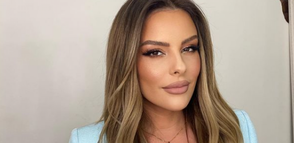 SKANDAL KAKAV EVROVIZIJA NE PAMTI Sramotan potez pevačice - raširila ruke i pokazala simbol Velike Albanije! (FOTO)