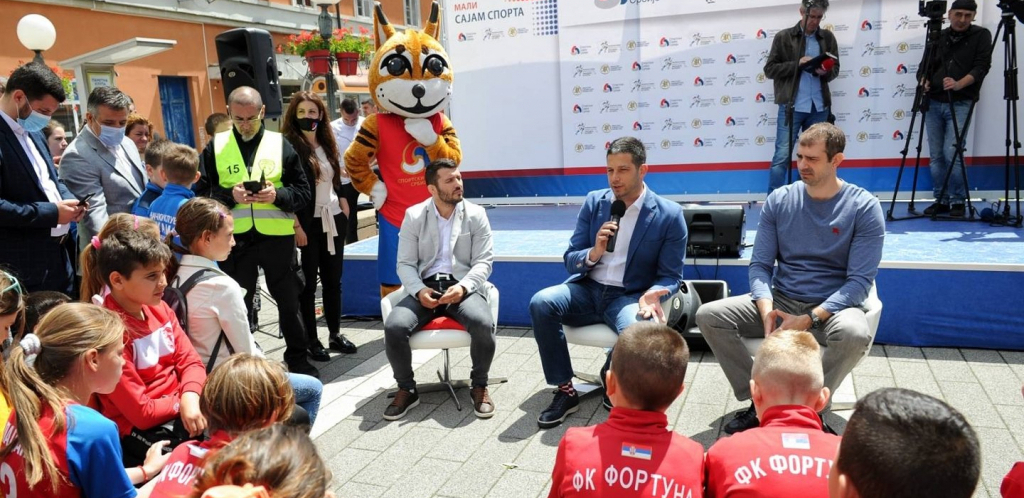 ZA NOVE SPORTSKE USPEHE Udovičić otvorio Mali sajam sporta u Pančevu (FOTO)