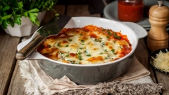 VAŠA PORODICA ĆE JE OBOŽAVATI: Tradicionalna grčka musaka, najbolji način za pripremu ovog izvanrednog jela!