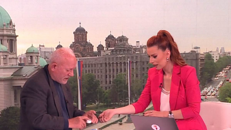 GOST NAMAZAO VODITELJKU "OTROVOM", PA UPITAO: Marijana da li vas pecka?