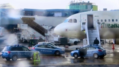 UZBUNA U AMERICI! Iscureo otrovan gas na aerodromu, više ljudi otrovano!