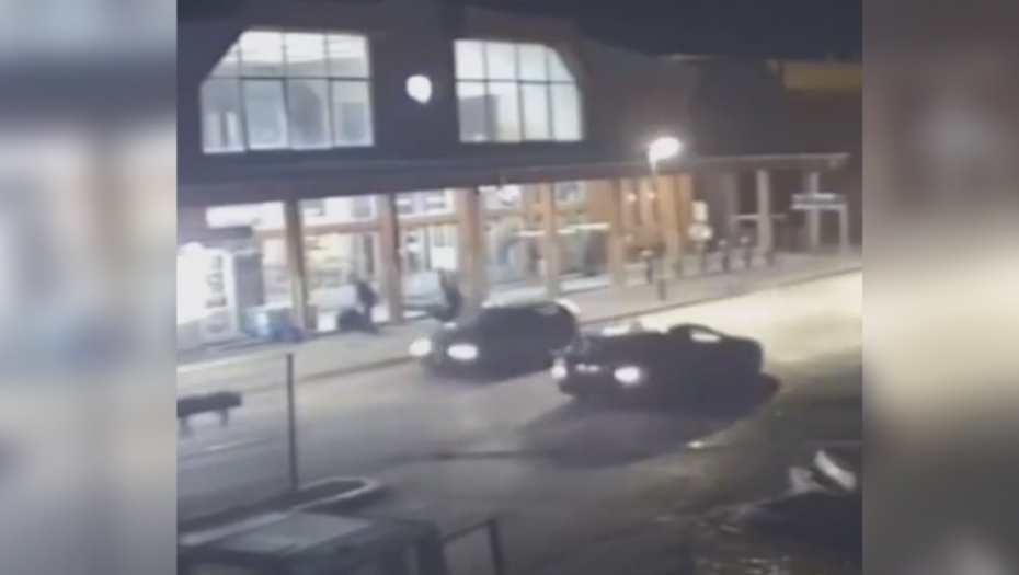 STRAVIČNA NESREĆA U CENTRU NOVE PAZOVE Automobil pokosio dve devojčice!