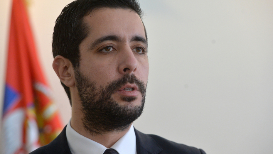 Zavirite u kabinet ministra Tomislava Momirovića (VIDEO)