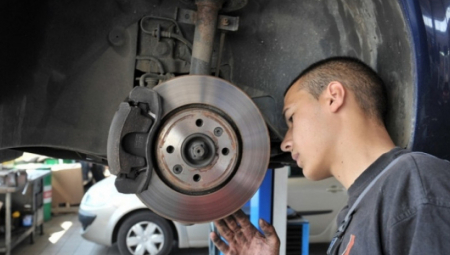 NOVA PRAVILA ZA REGISTRACIJU VOZILA STUPAJU NA SNAGU Mnogi vozači strepe! Šta je novo, a šta se neće primenjivati?