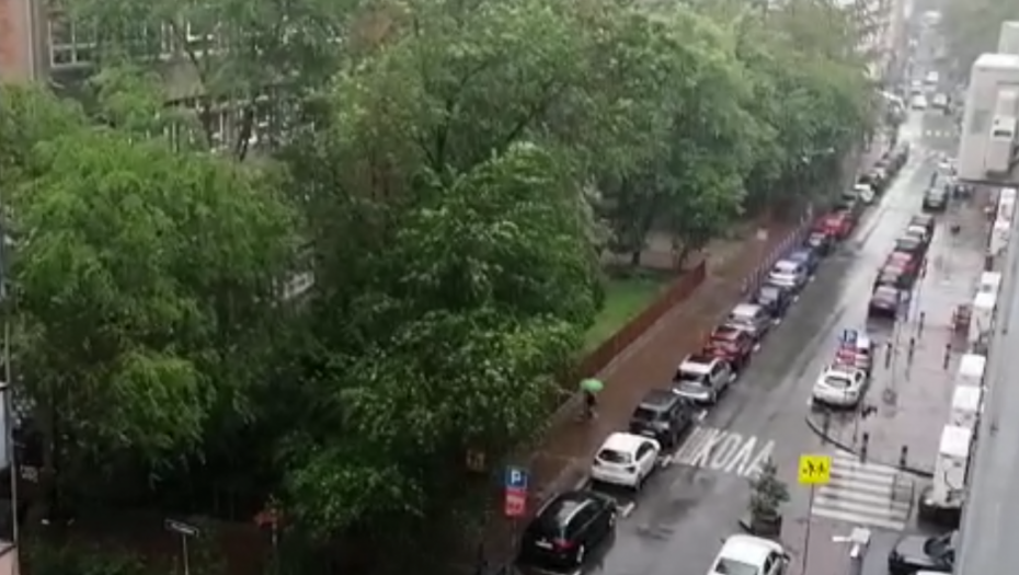 VELIKO NEVREME SRUČILO SE NA BEOGRAD: Kolaps u saobraćaju, RHMZ izdalo novo upozorenje (FOTO)