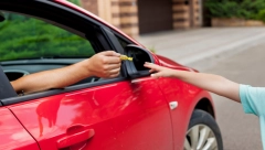 DNEVNIK DEVOJČICE (12) OTKRIO TAJNU: Idem kod starijeg čike, i on mi zauzvrat daje novac...