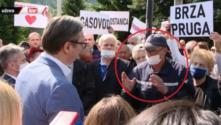 JEDNOGA DANA ŽALIĆE MNOGI... Uplakani čovek koji je prišao Vučiću je poznati pevač - Srbija ga nije prepoznala, a njegova priča je potresna (VIDEO)