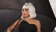 OPET ŠOKIRA SVOJOM POJAVOM Lejdi Gaga pozirala za naslovnicu magazina, nećete verovati šta je sad uradila!