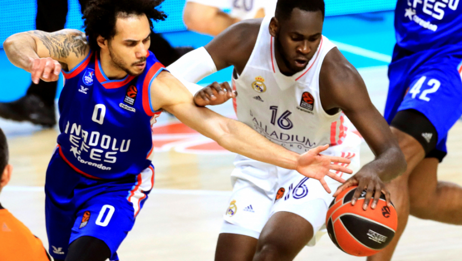 PORAZ LIDERA NA TABELI Olimpijakos srušio Barsu, Efes bolji od Albe!