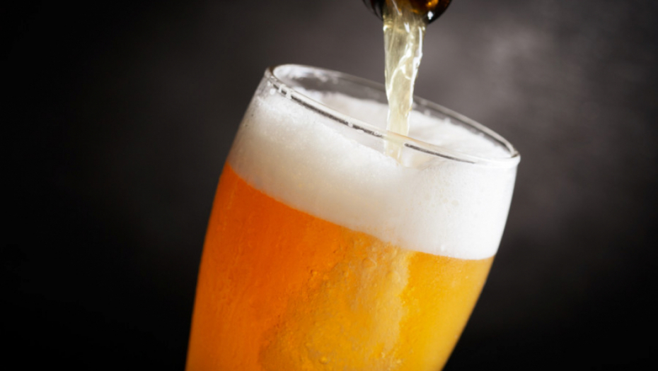VIC DANA Došao meda i ostavio zeki i vuku pivo...
