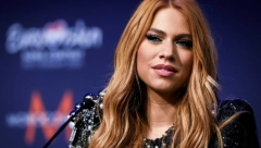 EVO ZAŠTO JE "NAJLUĐA" Ksenija Knežević svojom lepotom i spontanošću osvojila je sve simpatije, ali ovaj trenutak će se dugo prepričavati -ZGRABILA GA I POVUKLA! (VIDEO)