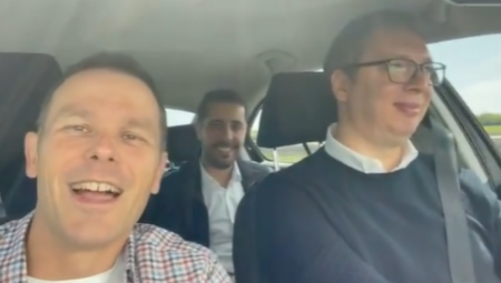 ZA VOLANOM PREDSEDNIK SRBIJE Siniša Mali objavio snimak iz automobila: Imamo jednog dobrog, nekvalifikovanog vozača, a Drobnjak nam odgovara za svaku rupu (VIDEO)