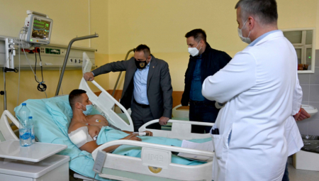 Vulin: Dok sam ja ministar unutrašnjih poslova, svako ko bude napao policajca, biće zakonski sankcionisan, a kada mu prođe kazna, podsetićemo ga da je digao ruku na policajca