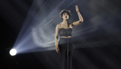 Francuskinja se na Evroviziji obratila na srpskom jeziku, a gledajući u kameru uputila je poruku važnoj osobi