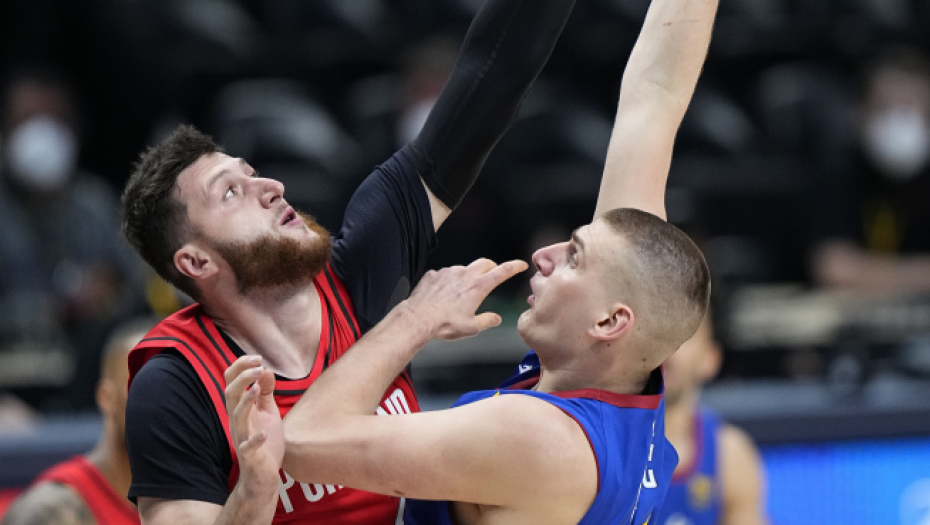 KAKVA DOMINACIJA SRBINA Monstruozni Jokić razneo Portland, nije stao ni posle sramnog udarca u glavu (VIDEO)