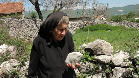 BAKA ĐURĐA (70) NIKAD NIJE BILA KOD LEKARA Kaže da je tajna njenog čeličnog zdravlja u ovom čaju, koji pije 3 puta nedeljno