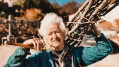 ZA 70 GODINA NIKAD NIJE BILA KOD LEKARA Njena tajna je ovaj čaj  koji pije 3 puta nedeljno