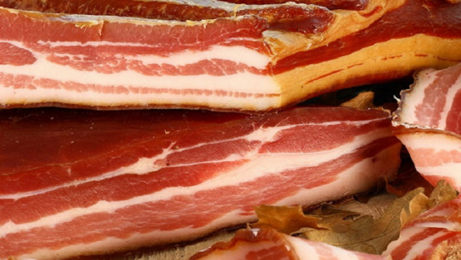 SRBI OBOŽAVAJU DA JE JEDU Samo ovakva slanina ne šteti zdravlju, otkriveno gde nastaje problem