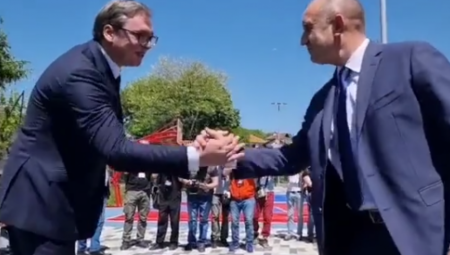 PREDSEDNIČE, A DA PONUDITE REMI? Vučić i Radev odigrali partiju šaha, a onda su usledile čestitke (FOTO/VIDEO)