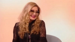 SKINULA SE U 7. DECENIJI I NAPRAVILA HAOS NA INTERNETU Danica Maksimović ima 68 godina, a sada su isplivale fotografije obnažene glumice iz penušavog džakuzija! (FOTO)